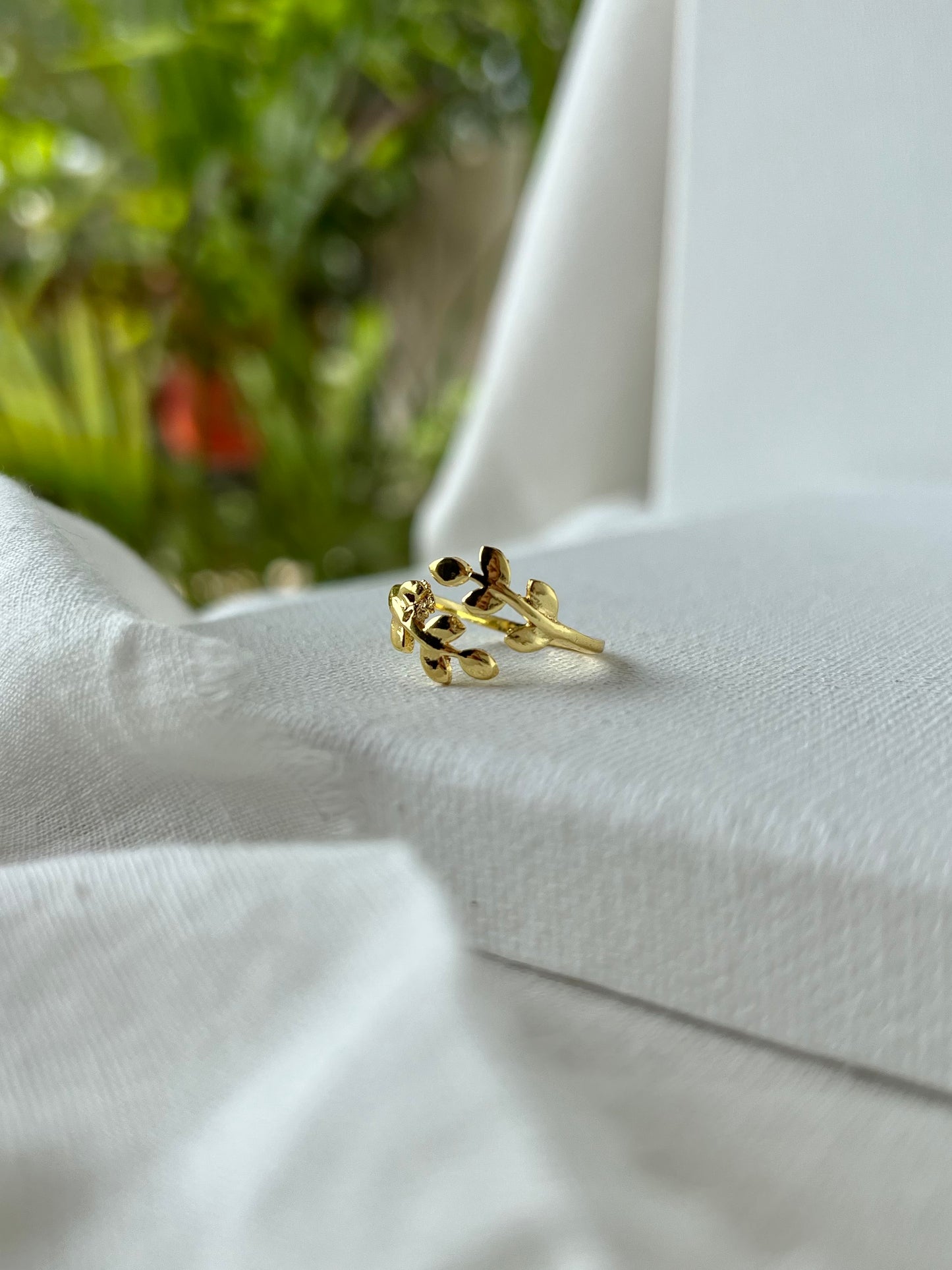 Dainty Tendril Ring