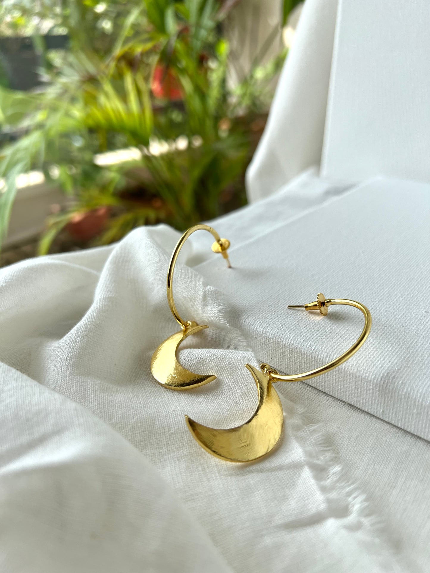 Lunar Éclat Hoop Earrings